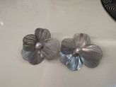 گوشواره طرح گل نقرهای با مروارید